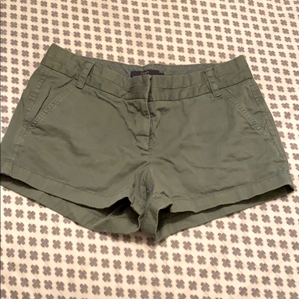 JCrew | 100% cotton 3” chino shorts 🌿